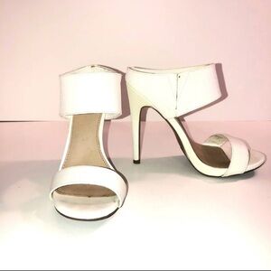 Mossimo White Strappy Mules size 7 26